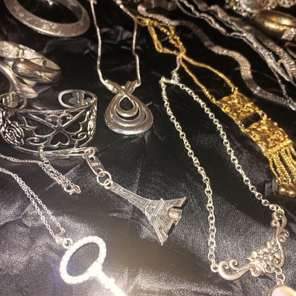 Necklaces and bracelets - Picture 5 of 13